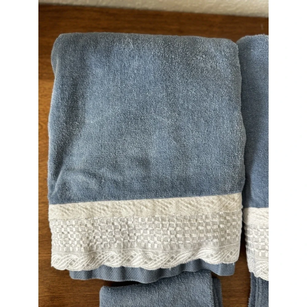 Avanti vintage towel